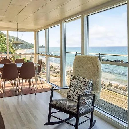 Seaside Escape With Views レンネ