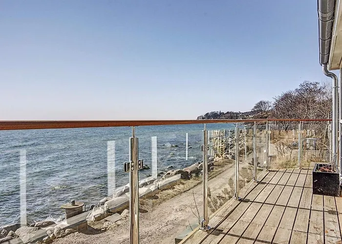 Дом отдыха Seaside Escape With Views - By Traum *